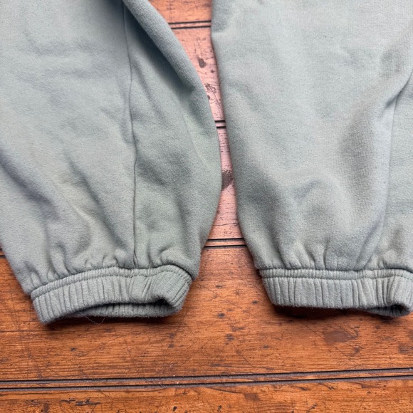 American Eagle Outfitters Light Green Embroidered Floral Sweatpants Women's med - Picture 2 of 10